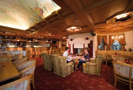 JOSK Zillertal Hintertux Hotel Tirolerhof bar lounge